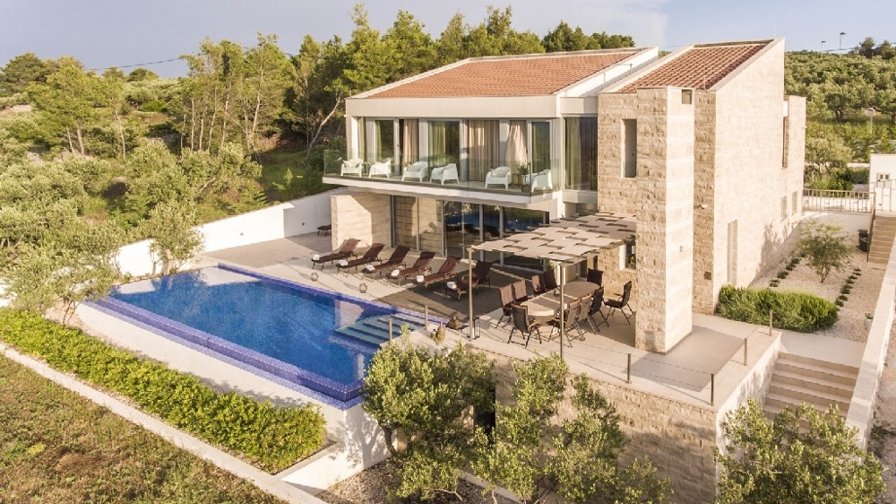 Großer Swimmingpool mit Panoramablick - Immobilie H512 in Kroatien, Insel Brac.