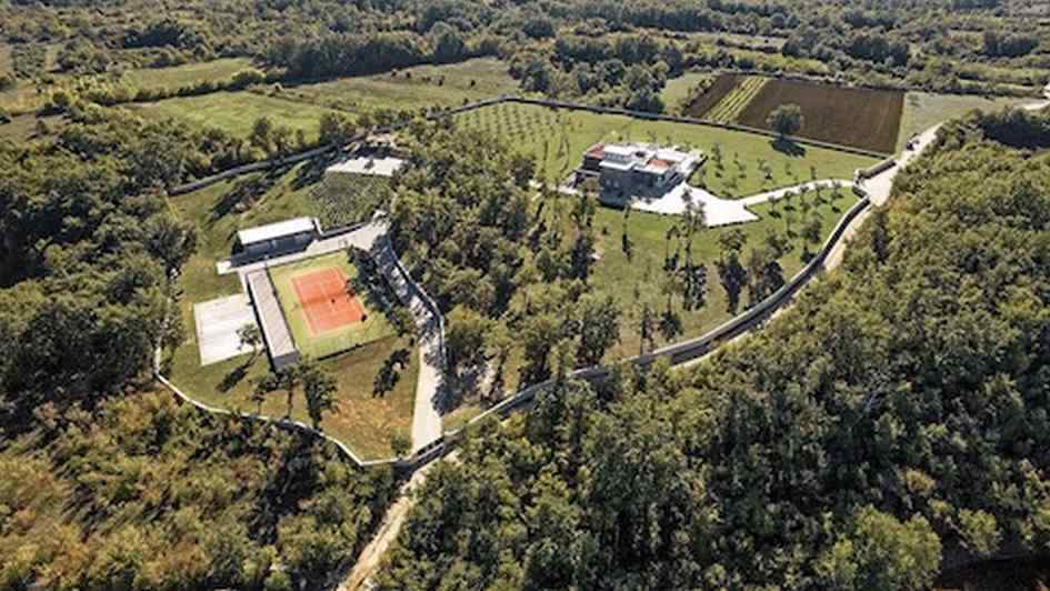 Das gesamte Areal der Villa zum Verkauf in Istrien bietet ausgezeichnete Privatsphäre