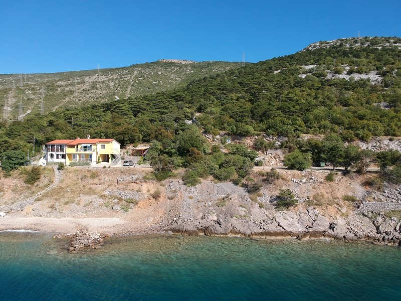 Der Blick von der Terrasse aufs Meer vom Haus zum Verkauf bei Senj, Kroatien. Immobilien am Meer - Panorama Scouting