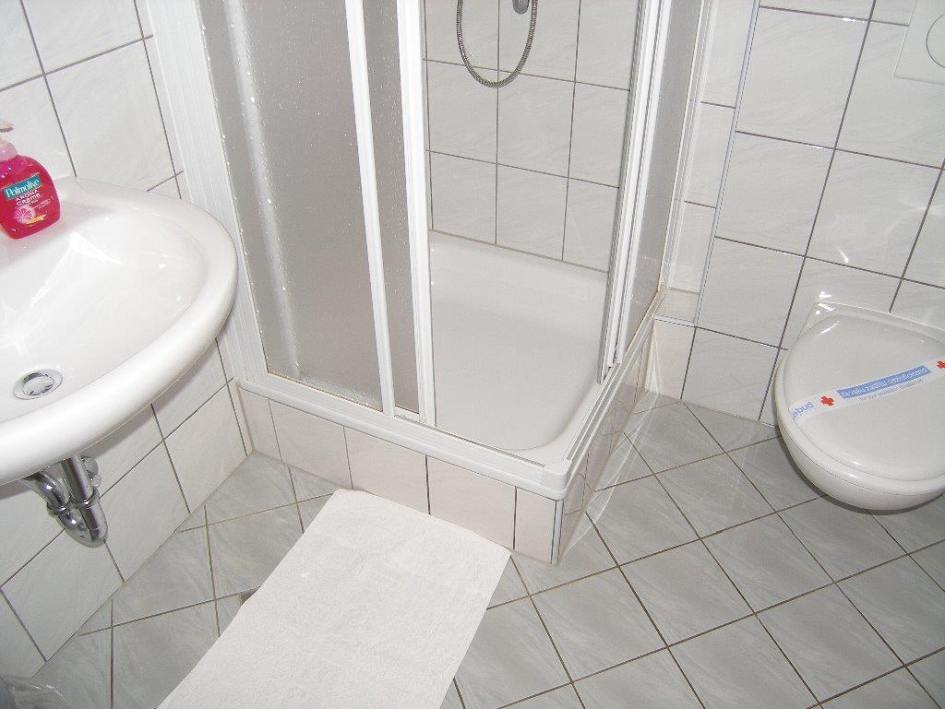 Beispiel eines der Badezimmer im Hotel in Istrien, das zu verkaufen ist