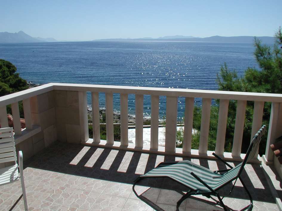 Die Terrassen von der Hotel-Villa zum Verkauf in Kroatien haben besten Meerblick. Immobilienmakler Kroatien - Panorama Scouting