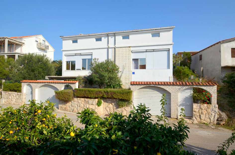 Die beiden Doppelhaushälften mit Meerblick und Garten zum Verkauf in Kroatien auf Korcula