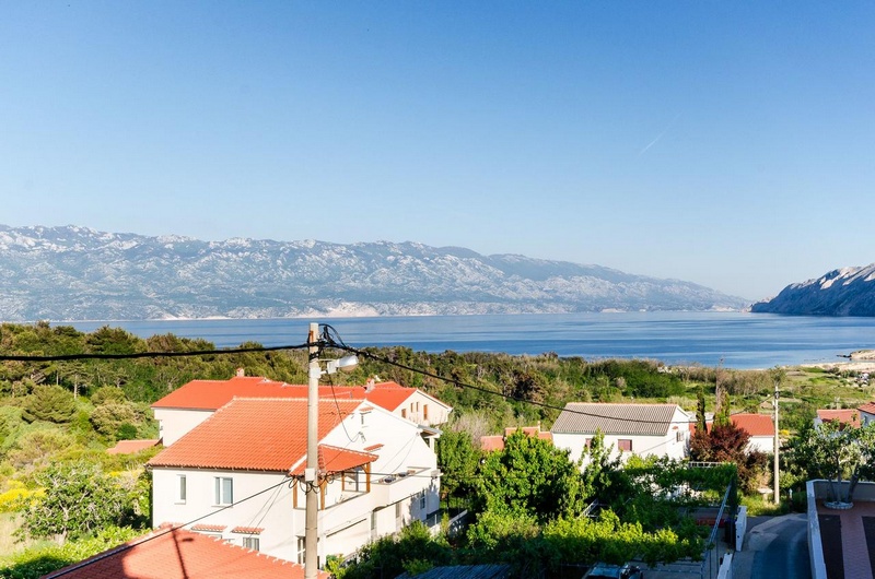 Der Meerblick von den Terrassen des Apartmenthauses zum Verkauf auf Rab. Immobilien Kroatien - Panorama Scouting