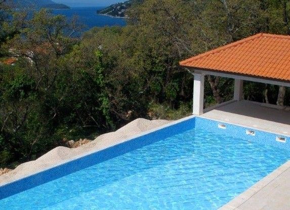 Swimmingpool der Villa H696 in Dalmatien, Peljesac.