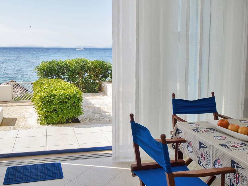 Blick aus dem Essbereich der Immobilie H792 - Luxusvilla auf Brac in Dalmatien zum Verkauf.