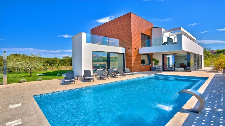 Villa mit Swimmingpool bei Porec in Istrien zum Kauf.