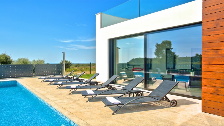Moderne Villa mit Pool in Kroatien kaufen.