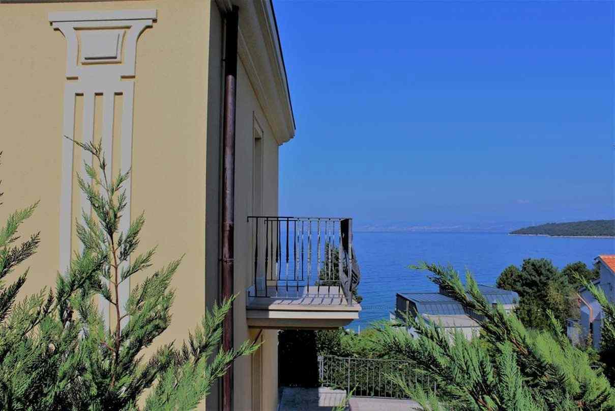 Villa im mediterranen Stil am Meer in Kroatien zu kaufen.