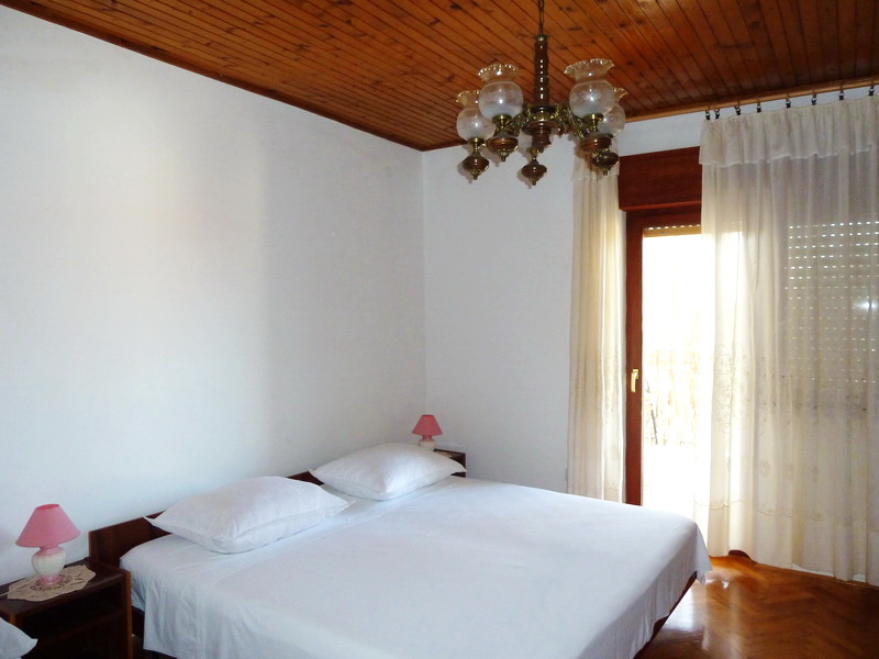 Schlafzimmer der Wohnung A1458 in Kroatien.
