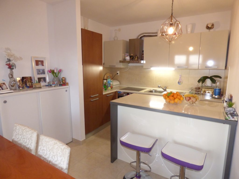 Essbereich und Küche der Wohnung A1493 in Kroatien, Insel Ciovo.