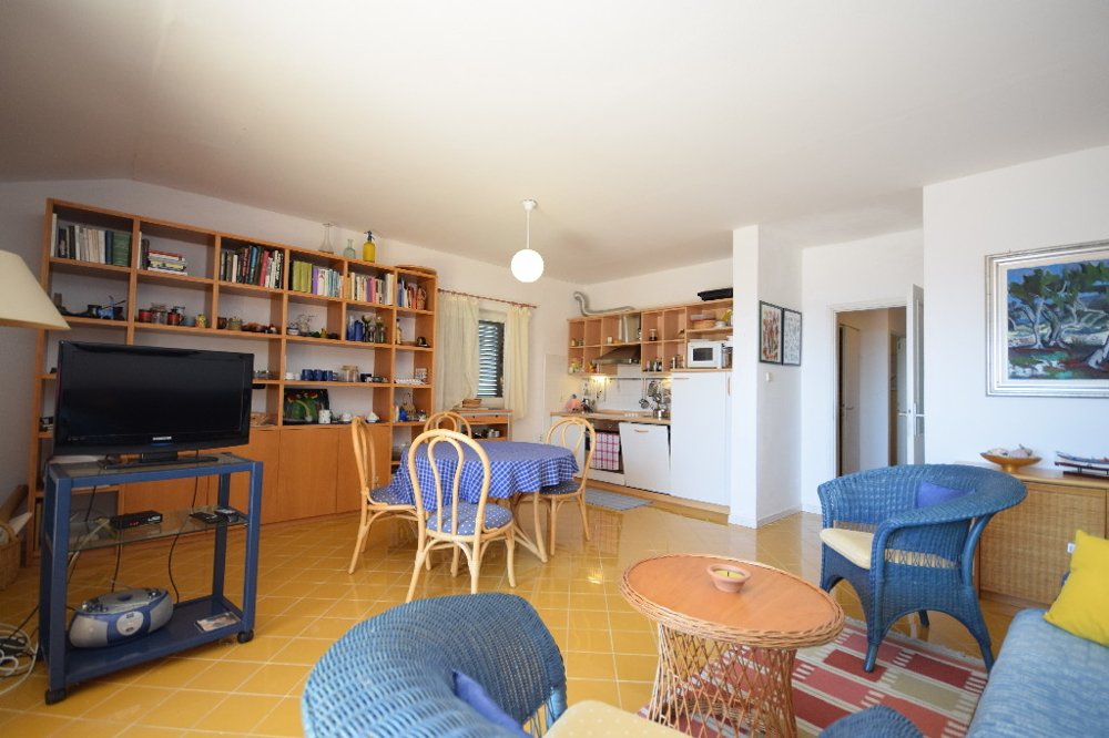 Hochwertig möblierter Innenbereich der Wohnung A1582 in Kroatien, Insel Krk.