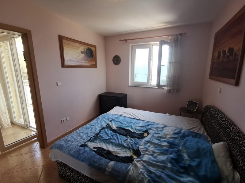 Blick in das zweite, etwas größere Schlafzimmer der Wohnung A1642 in Kroatien, Novi Vinodolski.
