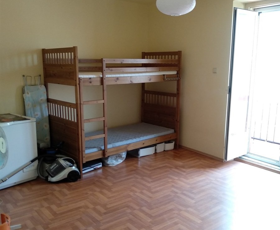 Das zweite Schlafzimmer der Immobilie A1959, Insel Pag, Kroatien.