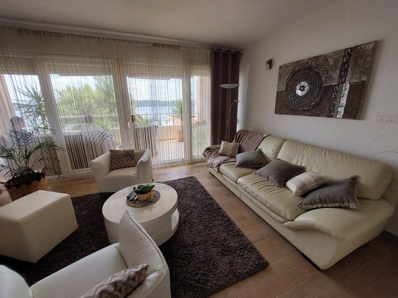 Wohnzimmer der Immobilie A2495 in Kroatien, Insel Ciovo + Trogir - Panorama Scouting