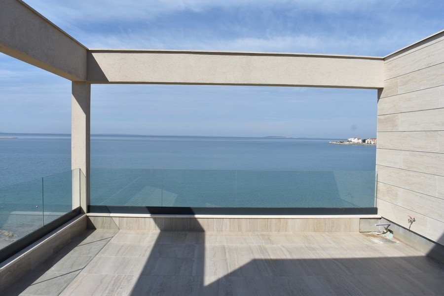 Modernes Penthouse in der ersten Reihe zum Meer in Kroatien kaufen - Panorama Scouting A2806.