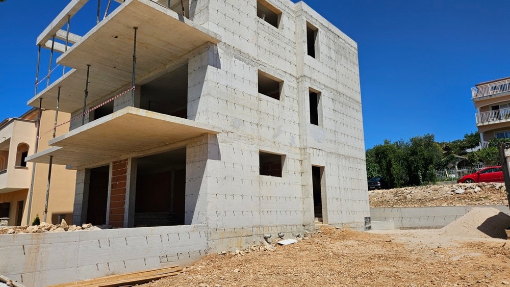 Rohbau der Immobilie A2979, die in Kozino (Kroatien) zum Verkauf fertiggestellt wird. 