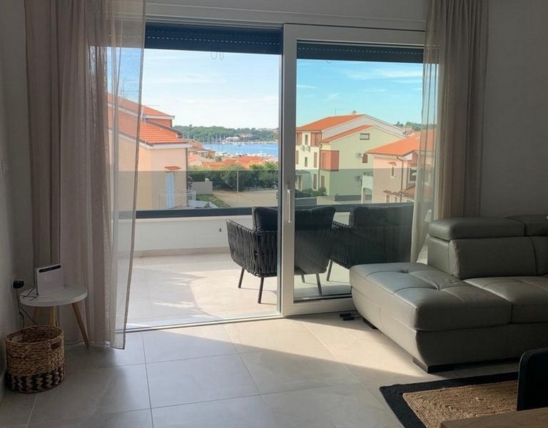 Meerblick vom Wohnzimmer der Immobilie A3044, die in Banjole, Istrien zum Verkauf steht.