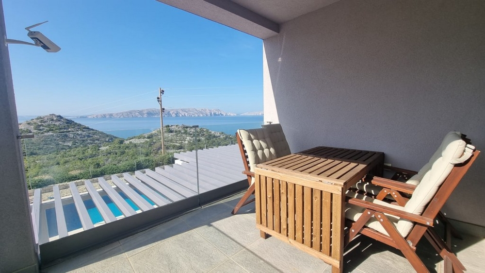 Meerblick vom Balkon der Immobilie, die in Sv. Juraj in Kroatien zum Verkauf angeboten wird.