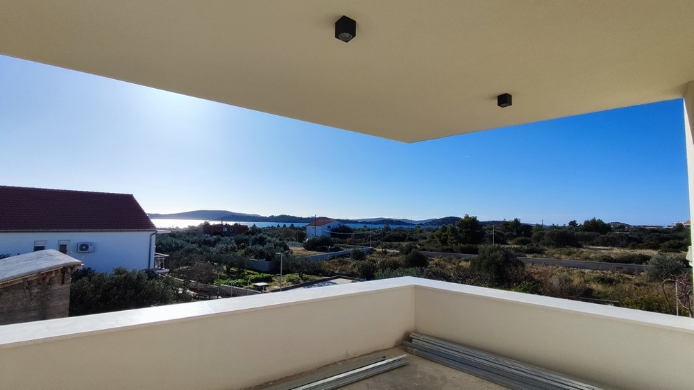 Moderne Neubauwohnung in schöner Lage, Immobilie Kroatien, 900 Meter vom Zentrum Vodice entfernt