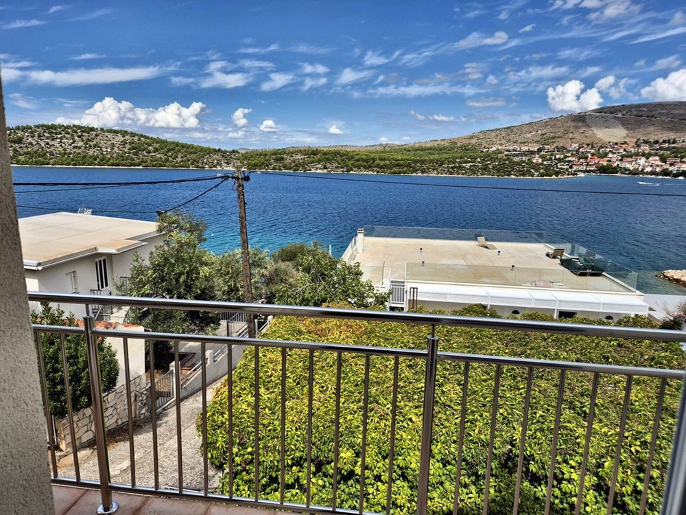 Wohnung mit Meerblick zum Kauf bei Sibenik, Dalmatien.