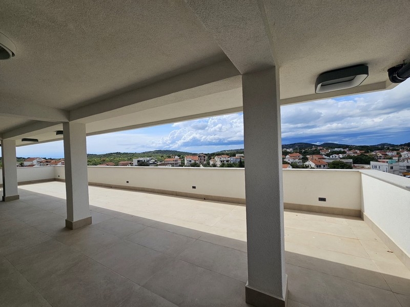 Penthouse mit Dachterrasse zum Kauf in Jezera, Insel Murter.