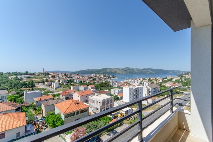 Meerblick von der Loggia einer Neubauwohnung in Seget Vranjica
