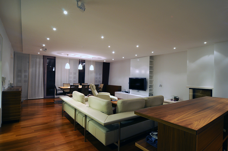 Die Wohnung ist hochwertig und modern eingerichtet und möbliert.