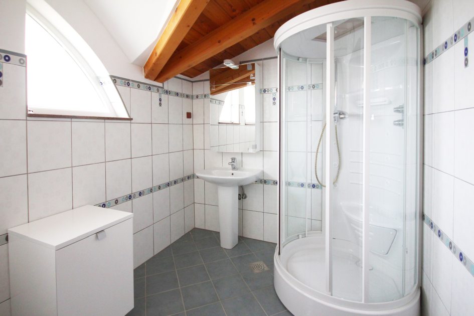 Badezimmer der Wohnung A530 bei Opatija, Kroatien.