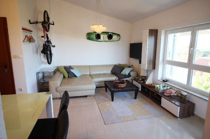 Wohnzimmer der Immobilie A609 in Malinska auf der Insel Krk im Norden Kroatiens.