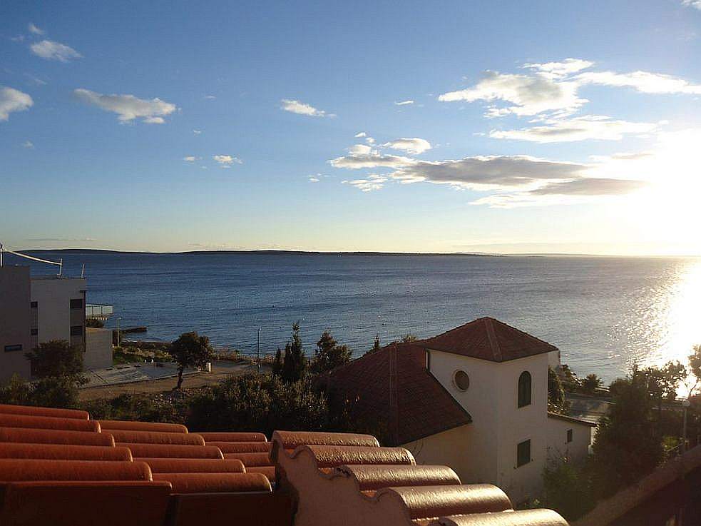 Der Blick aufs Meer von der Terrasse der neuen Wohnung in Kroatien zum Verkauf auf Pag. Immobilien mit Meerblick - Panorama Scouting