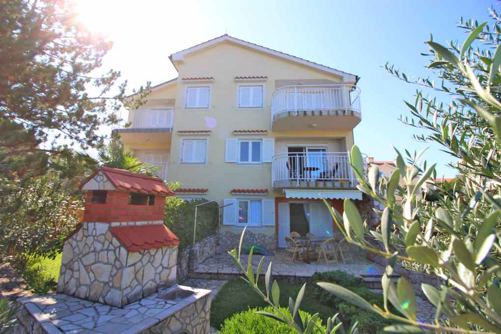 Wohnung mit Meerblick in Kroatien auf der Insel Krk zum Verkauf.