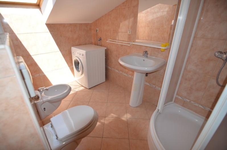 Das Badezimmer des Appartements A800 in Krk auf der gleichnamigen Insel